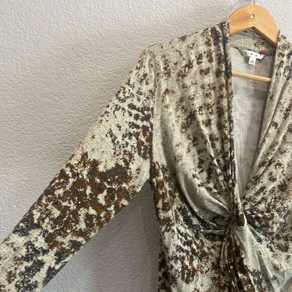 Cabi 675 Glamour Tee Animal Print Long Sleeve Knit Twist Blouse Size Large - Picture 4 of 8